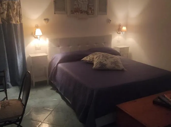 Rocche Rosse 度假居